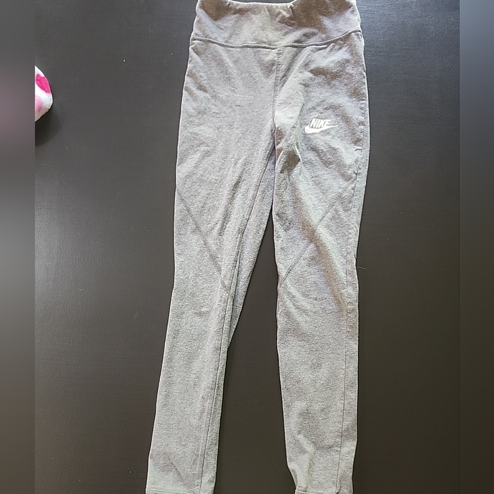Nike Light Gray Athletic Wear Girls size M